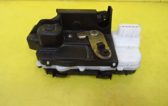 Peugeot 607 Rear door lock