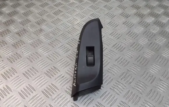 Nissan Almera N16 Electric window control switch 82960BM700