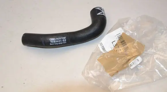 Audi e-tron Engine coolant pipe/hose 4KE819371J 12247