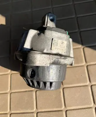 BMW 5 F10 F11 Engine mount bracket 6777371 68623513