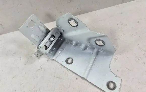 Renault Trafic III (X82) Fender mounting bracket 631445319R