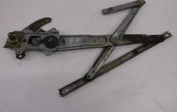 Isuzu Trooper Front door manual window regulator 