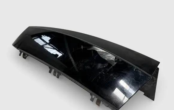 Cadillac Escalade (D)pillar trim (top) 15791311 15262791 25970601