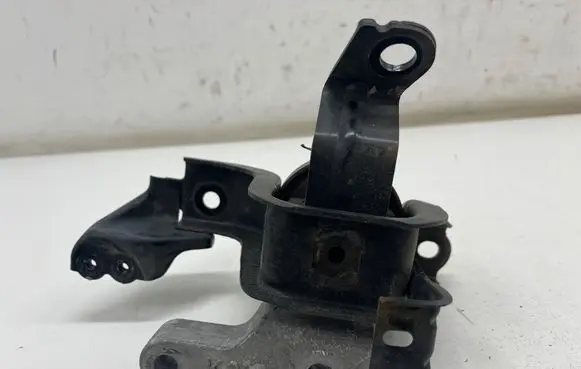 Toyota Yaris XP210 Engine mount bracket 