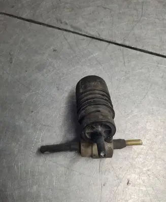 Volkswagen Golf III Windscreen/windshield washer pump