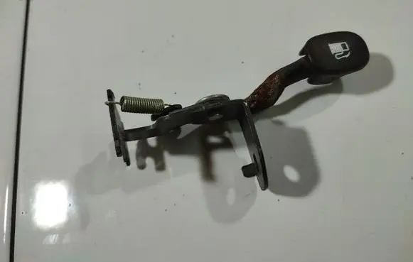 KIA Ceed Fuel tank opening switch 