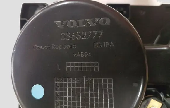 Volvo V40 Cup holder front 08632777 08632779
