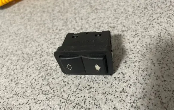 BMW 5 E39 Electric window control switch 8368974