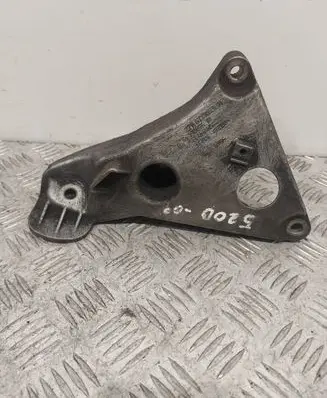 BMW 5 E60 E61 Engine mounting bracket 6777053 22116777053