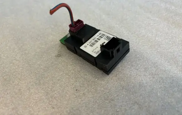 Mercedes-Benz S W221 Aerial antenna amplifier A2218201889 2218201889