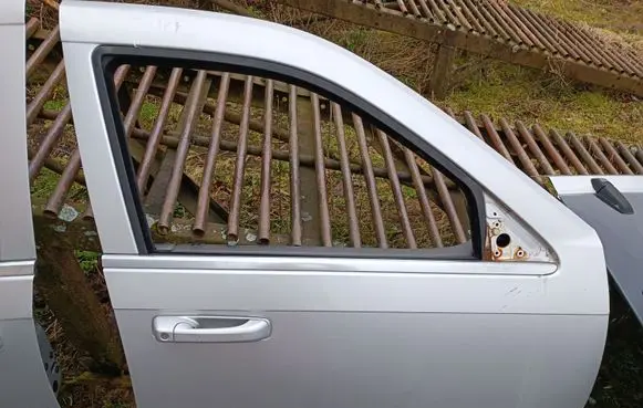 Jeep Grand Cherokee (WK) Front door