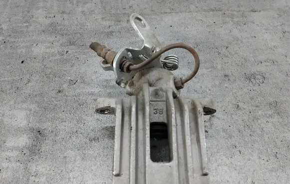 Volkswagen Golf V Rear brake caliper