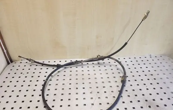 Handbrake/parking brake wiring cable