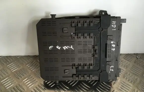Peugeot 607 Fuse module 9641958680