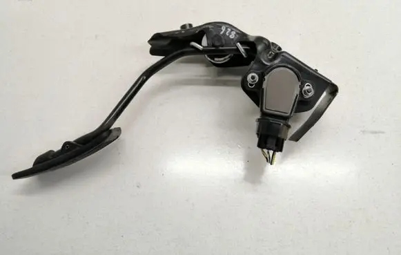 Toyota Avensis T250 Accelerator throttle pedal 7811135030