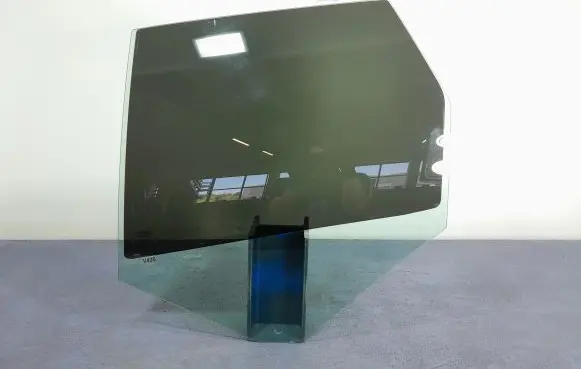 Rear door window glass