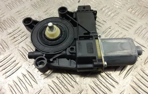 Alfa Romeo Stelvio Front door window regulator motor 0130822068 20200130