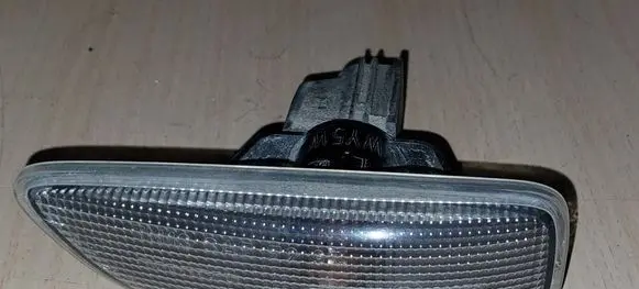 Volvo V70 Front fender indicator light