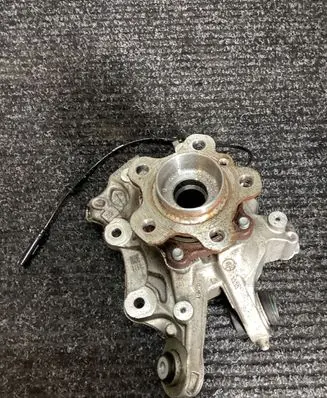 BMW 3 G20 G21 Rear wheel hub spindle/knuckle 6898481