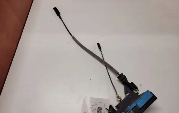 Volvo V70 Front door lock 30699748
