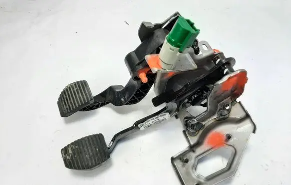 Citroen C4 Cactus Pedal assembly 9807334080
