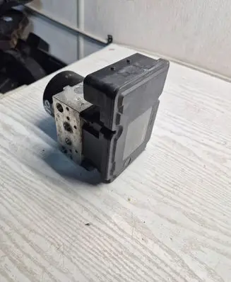 Volvo XC70 ABS Pump 30681619 10061336881 10092604053