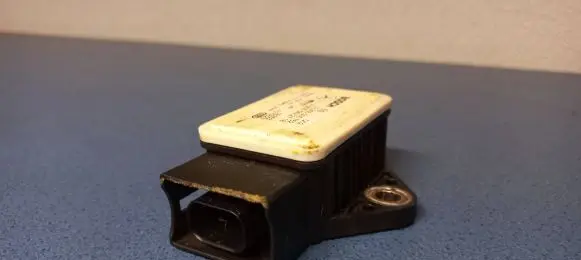 Mercedes-Benz E W211 ESP acceleration yaw rate sensor 0265005752