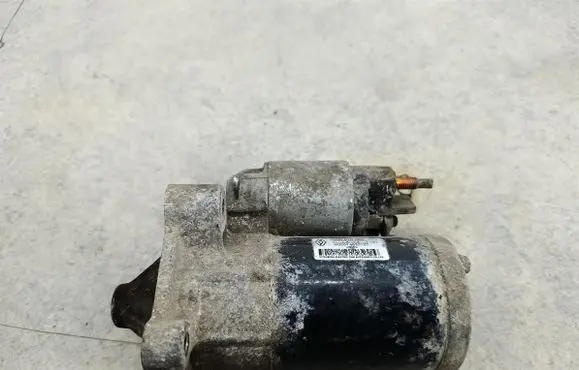 Dacia Sandero Starter motor 8200815083