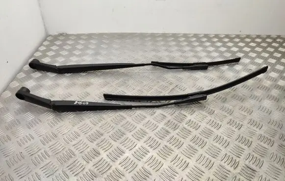 Hyundai i20 (BC3 BI3) Front wiper blade arm 98320Q0000 98310Q0000