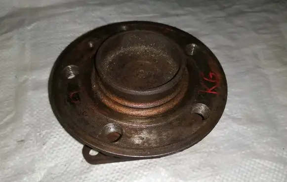 Volvo V70 Rear wheel hub