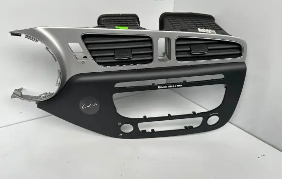 KIA Ceed Dash center air vent grill A2000LEF C2C90156120213 97410