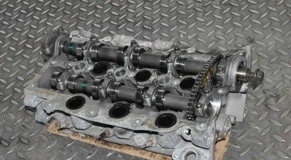 Land Rover Discovery 4 - LR4 Engine head 9X2Q6C064CA