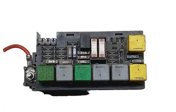 Mercedes-Benz R W251 Fuse module A1645400072 15444546