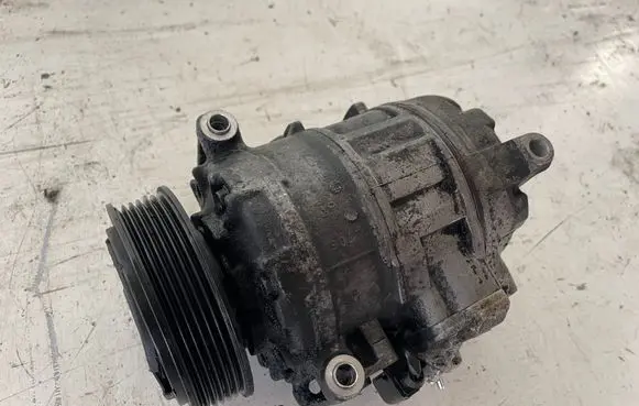 Volkswagen Touareg I Air conditioning (A/C) compressor (pump) 7L6820803Q