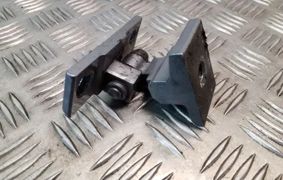 BMW 5 E60 E61 Rear door upper hinge 7068088