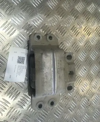 Skoda Yeti (5L) Engine mount bracket 1K0199555