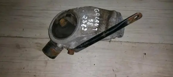 Mitsubishi Galant Engine mount bracket mb272742