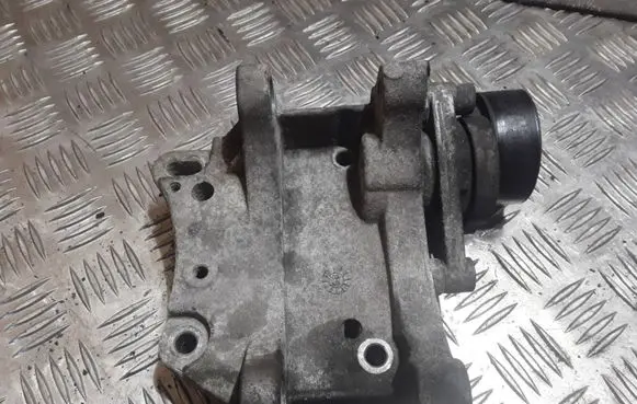 Citroen C4 I A/C compressor mount bracket 9637349380