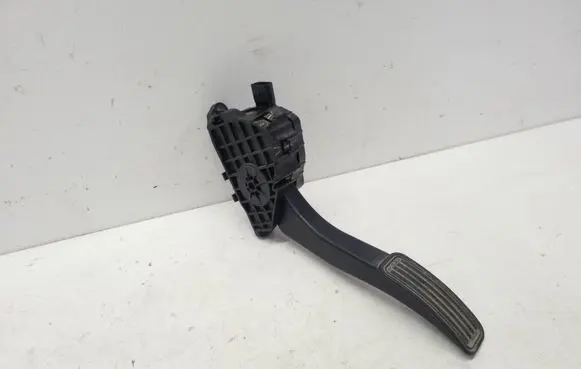 Ford Fusion II Accelerator throttle pedal DG9C9F836AC