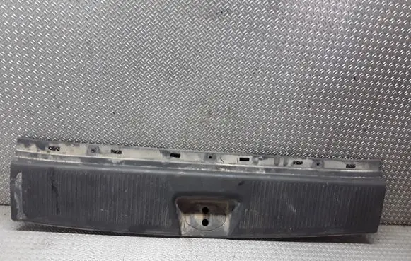 Trunk/boot sill cover protection