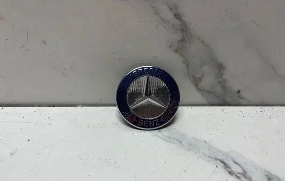 Mercedes-Benz C W204 Manufacturer badge logo/emblem 2048170616