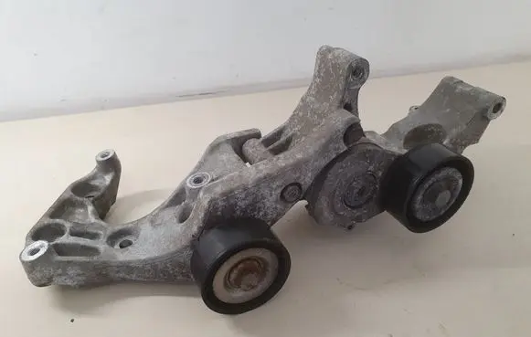 Opel Astra J Generator/alternator bracket 