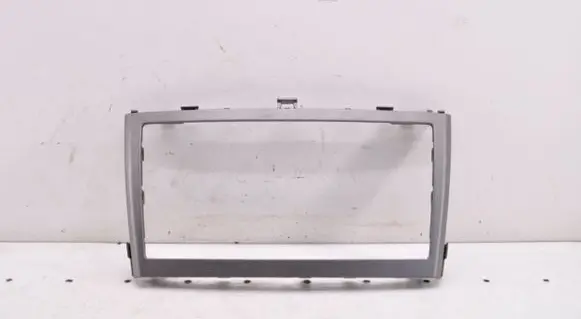Toyota Avensis T270 Radio/GPS head unit trim 0519005210