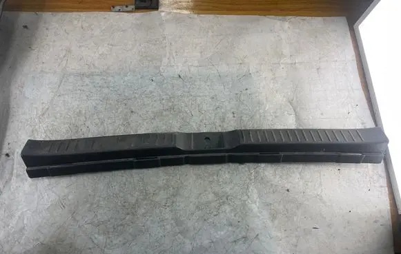 Toyota Corolla Verso AR10 Trunk/boot sill cover protection 647160f010