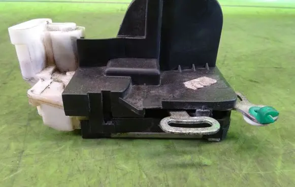 Alfa Romeo 147 Front door lock