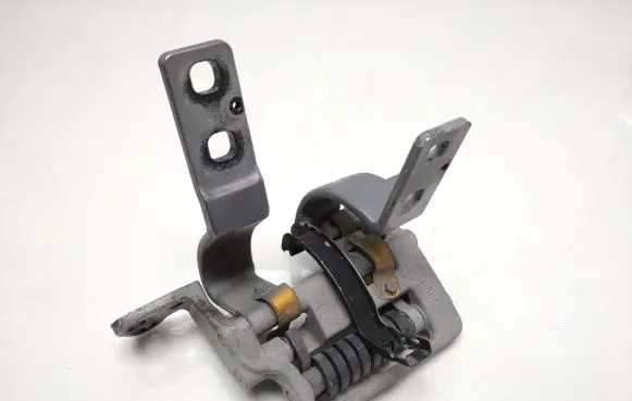 Tailgate/trunk/boot hinge