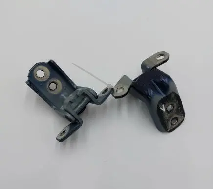 Nissan Leaf II (ZE1) Front door upper hinge