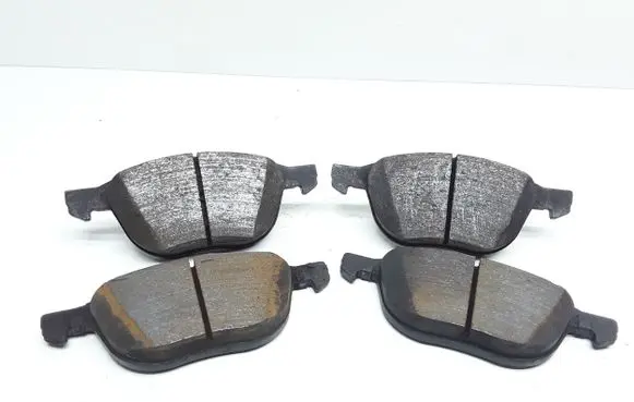 Volvo V40 Brake pads (front) 