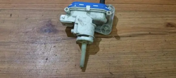 Audi 80 90 S2 B4 Central locking vacuum pump 893862123