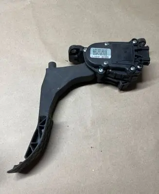 Volkswagen Polo IV 9N3 Accelerator throttle pedal 6Q1721503B 6PV00849501